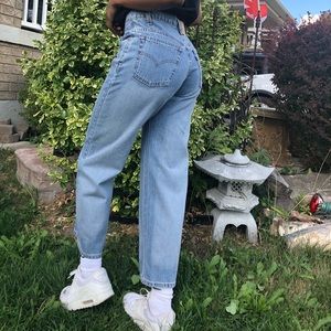 VINTAGE LEVI’S 575 WIDE LEG MOM JEAN